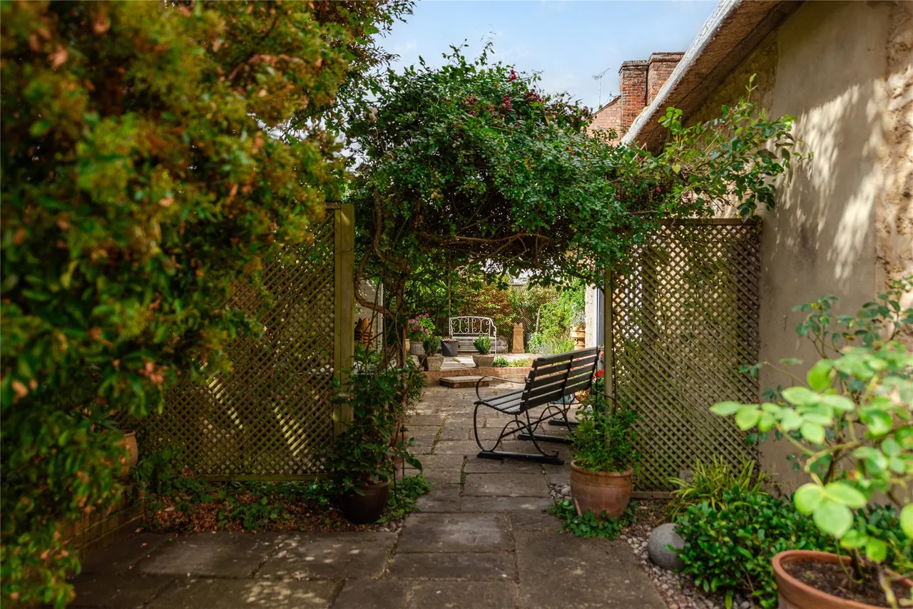 Main Street, Tingewick, MK18, photo 30