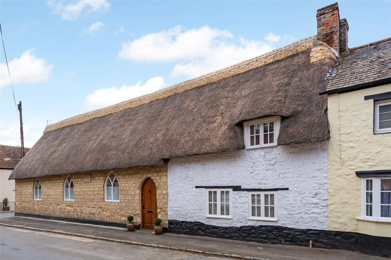 4 bed property for sale, Main Street, Tingewick, MK18