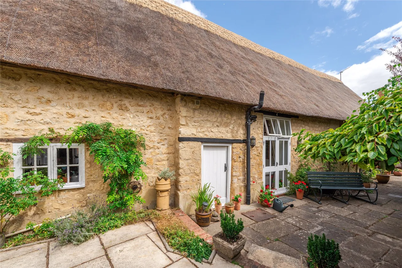Main Street, Tingewick, MK18, photo 31