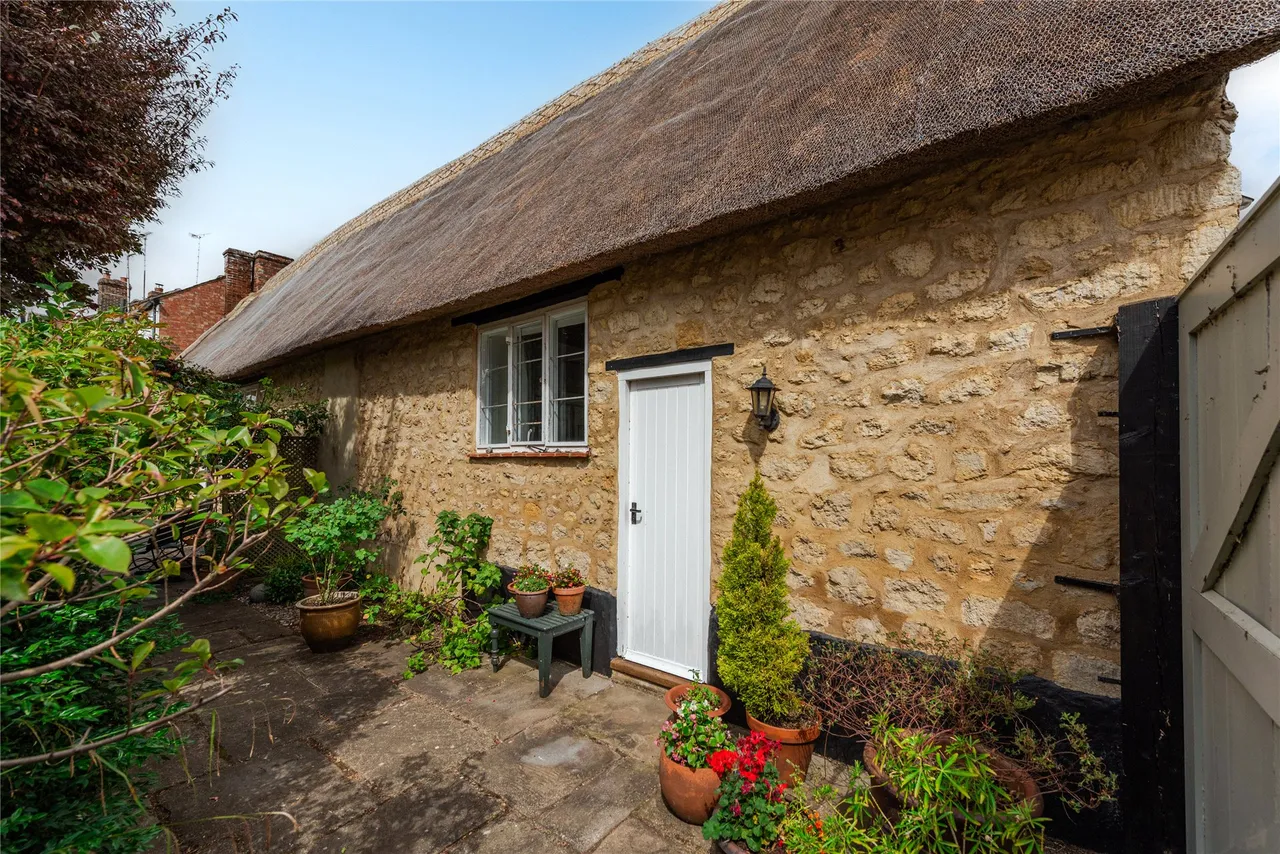 Main Street, Tingewick, MK18, photo 27