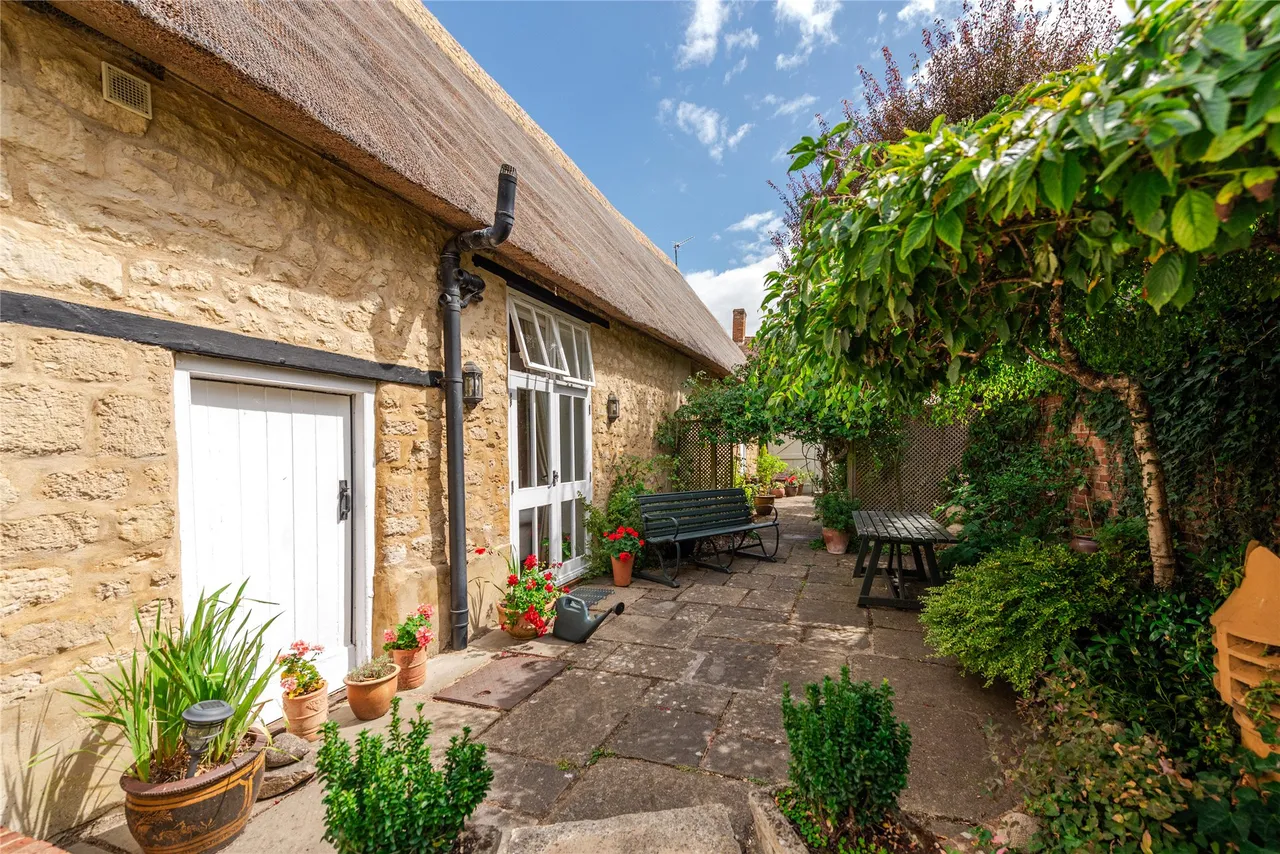 Main Street, Tingewick, MK18, photo 28