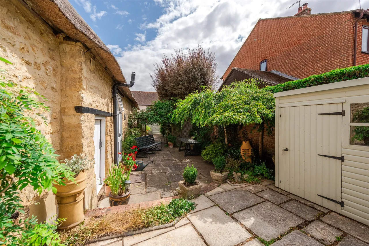 Main Street, Tingewick, MK18, photo 26
