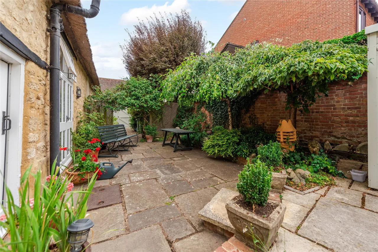 Main Street, Tingewick, MK18, photo 24