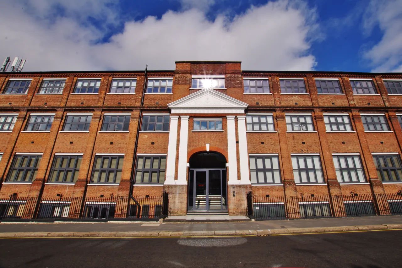 2 bed flat for sale — Flat 22, Rembrandt House, Watford