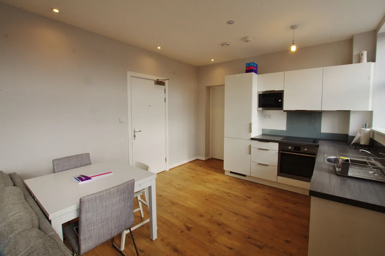 Flat 22, Rembrandt House, Watford, photo 3