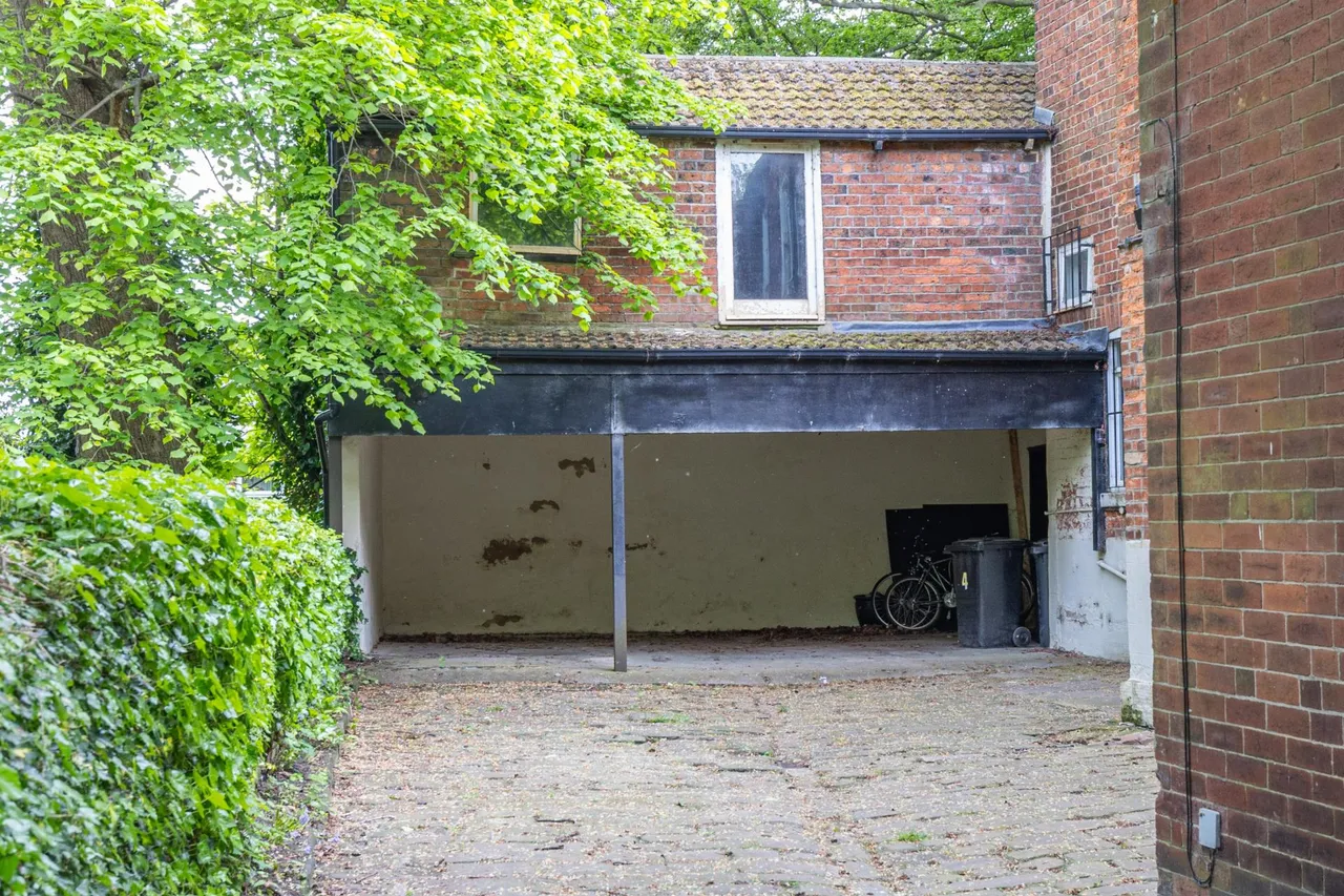 Harrogate Road, Chapel Allerton, LS7, photo 10