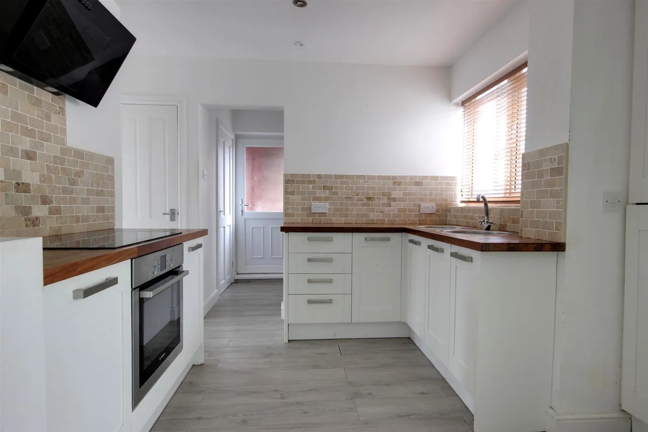 Manor Way, Anlaby, Hull, photo 2