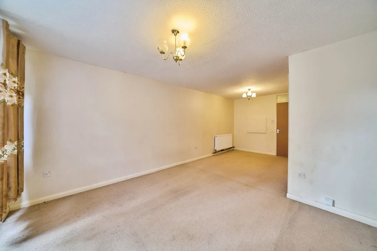 Neville Close, London, E11, photo 4