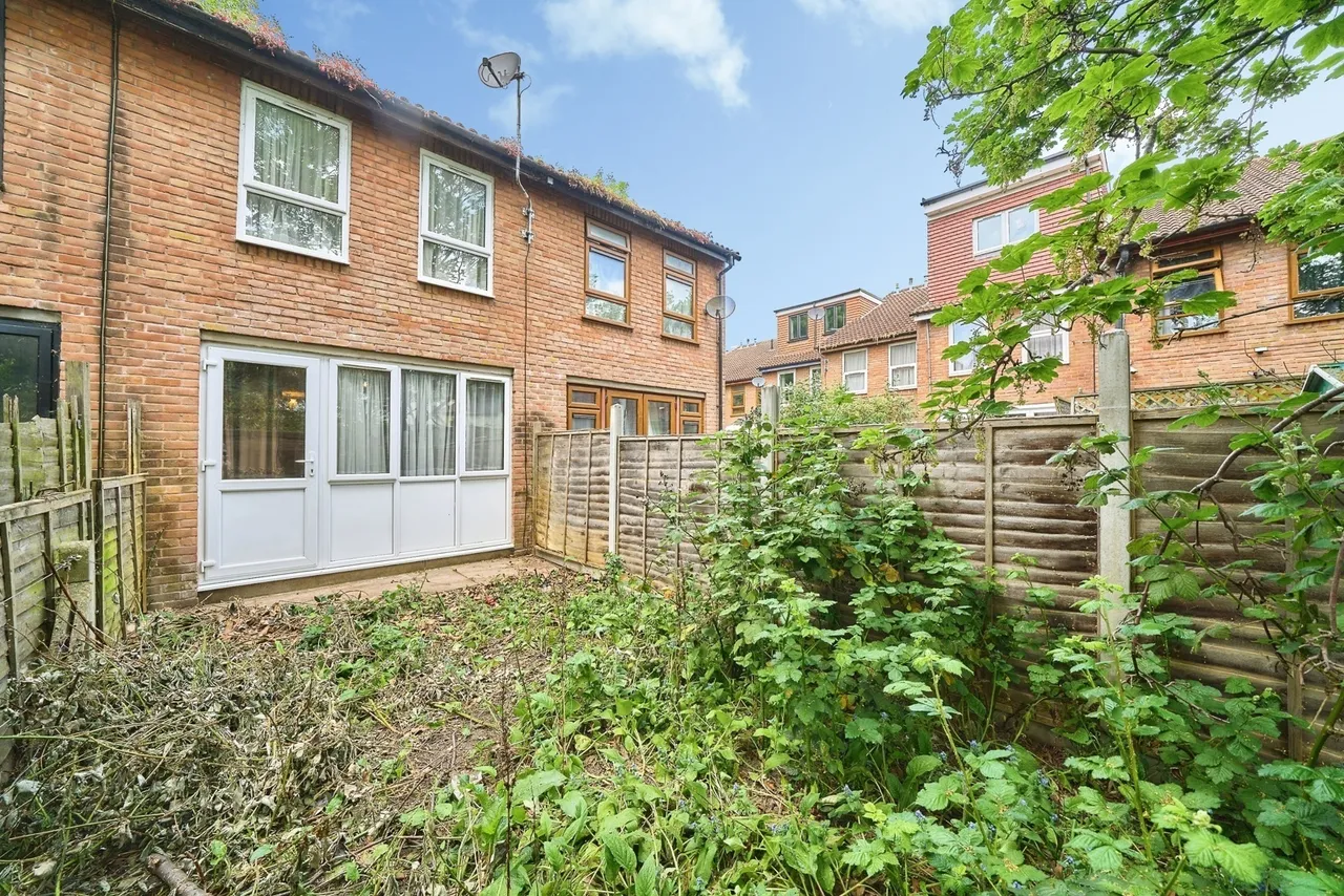 Neville Close, London, E11, photo 18