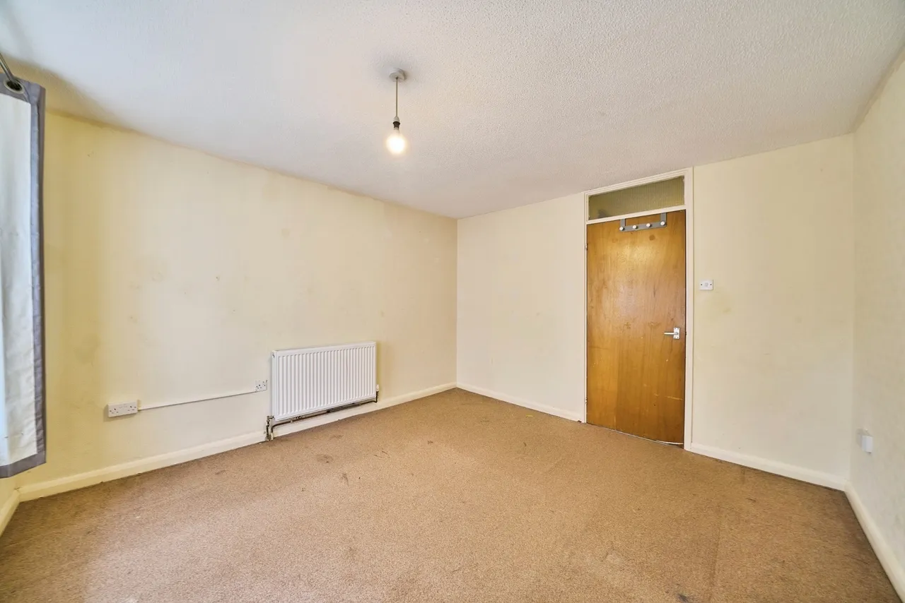 Neville Close, London, E11, photo 9