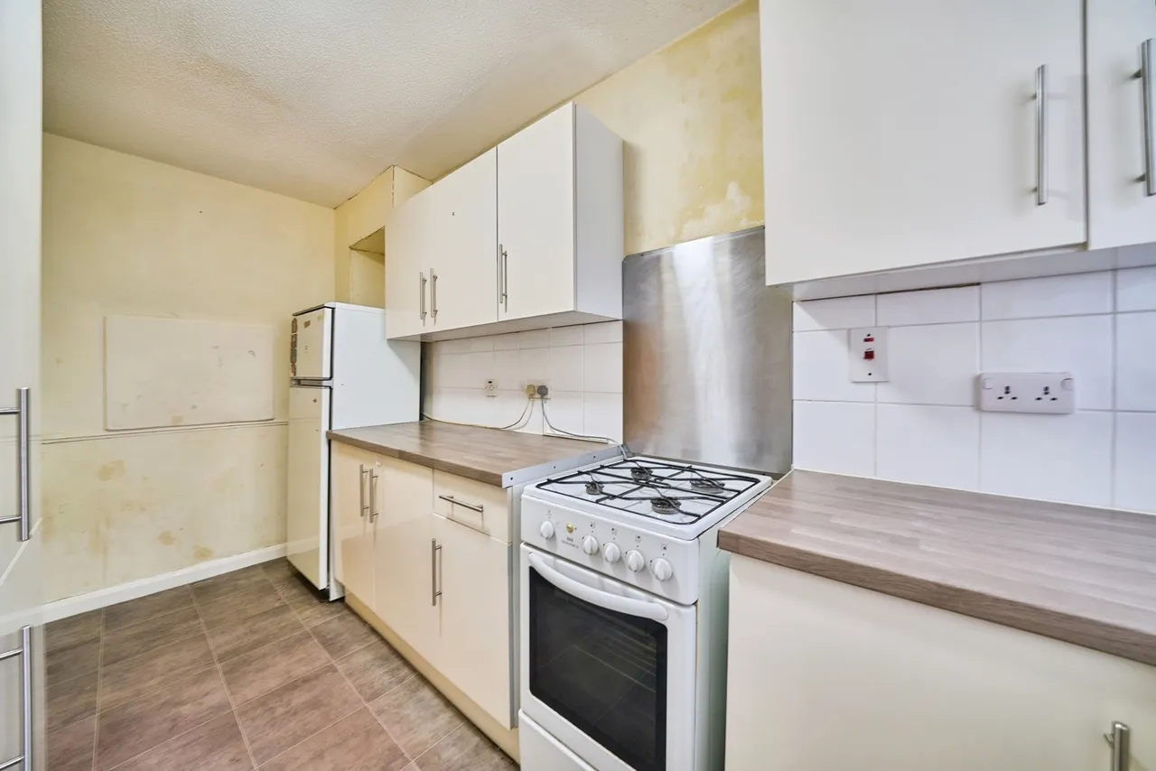 Neville Close, London, E11, photo 6