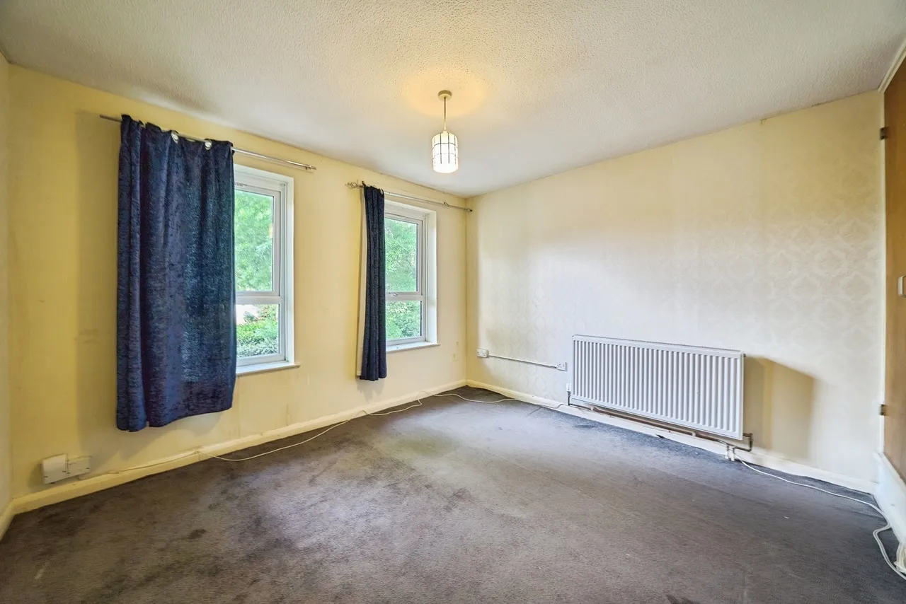 Neville Close, London, E11, photo 12