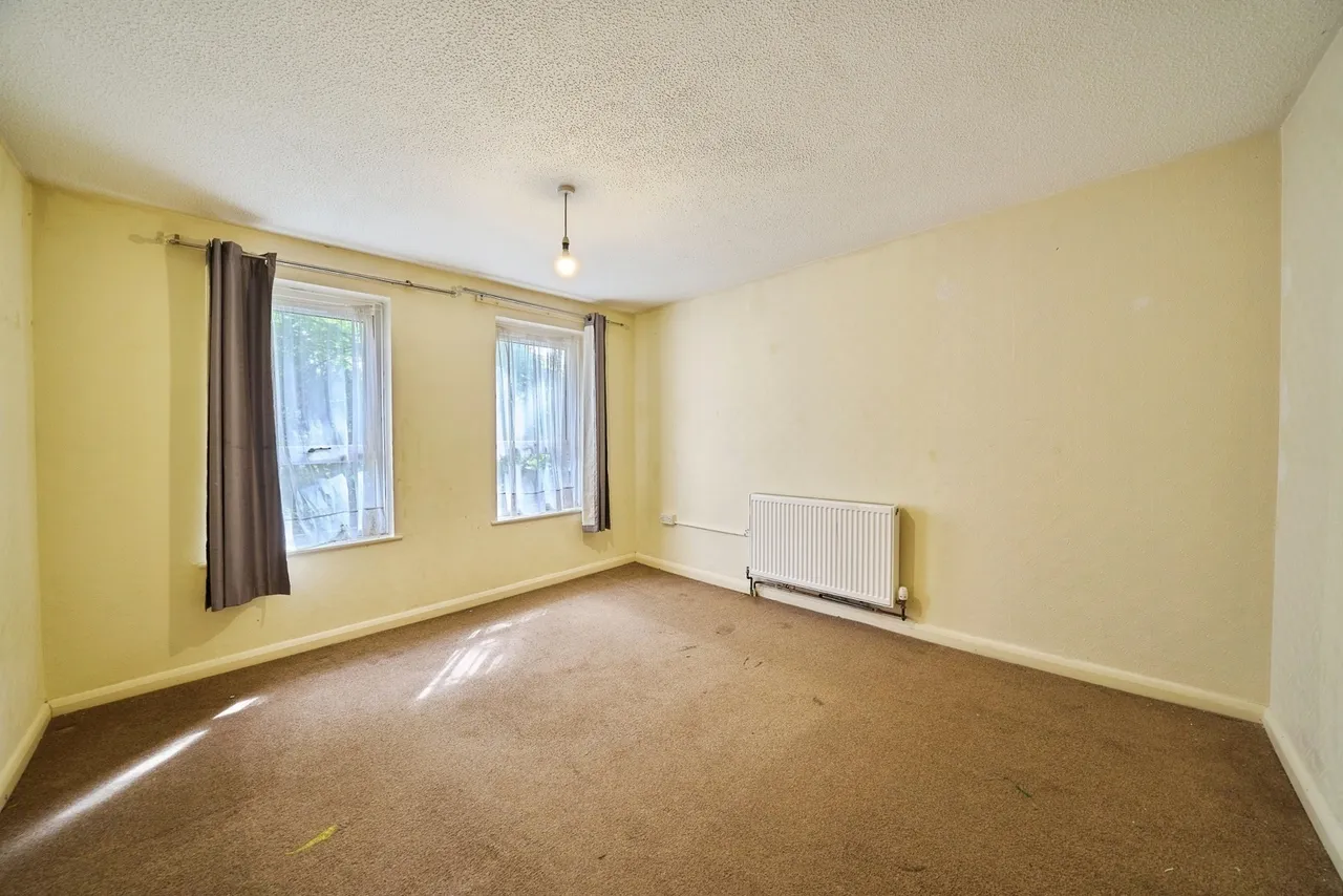 Neville Close, London, E11, photo 8