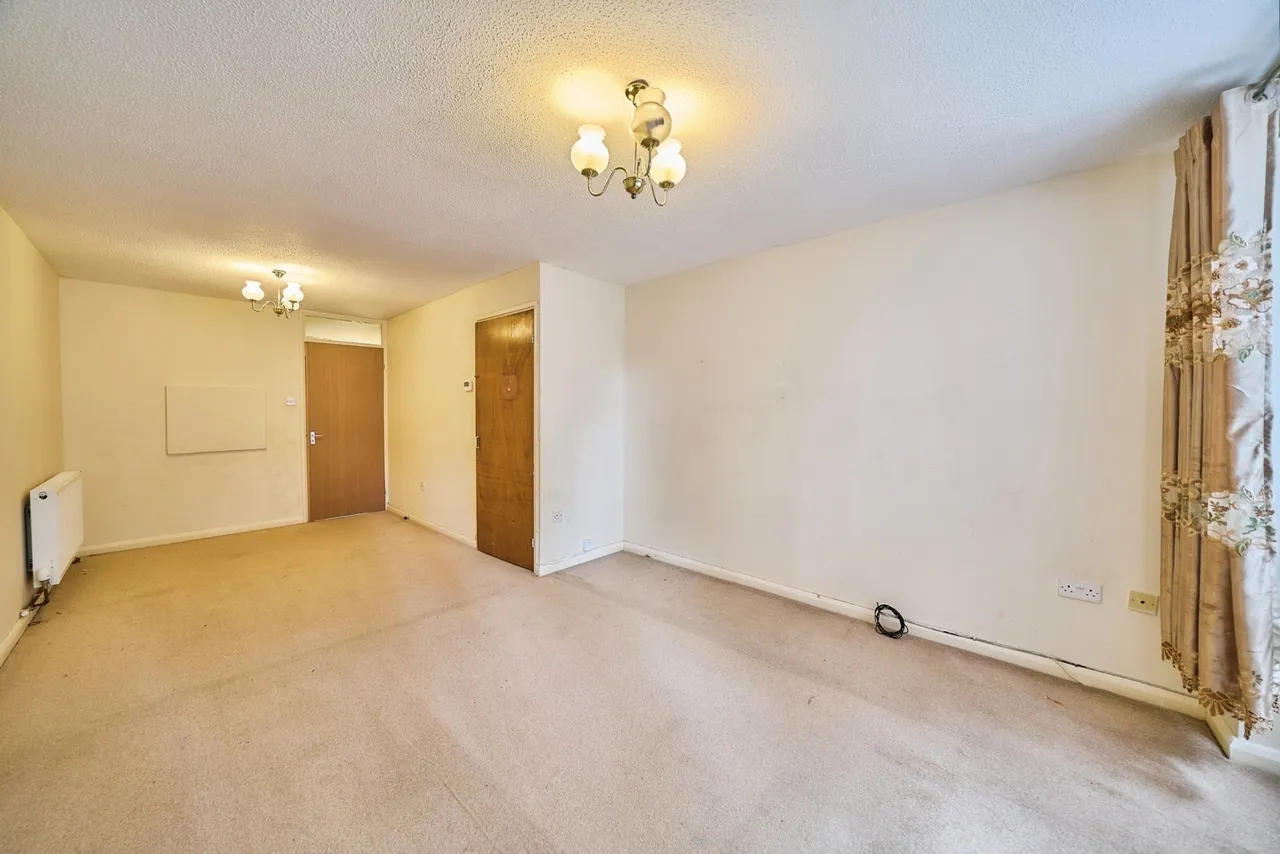 Neville Close, London, E11, photo 17