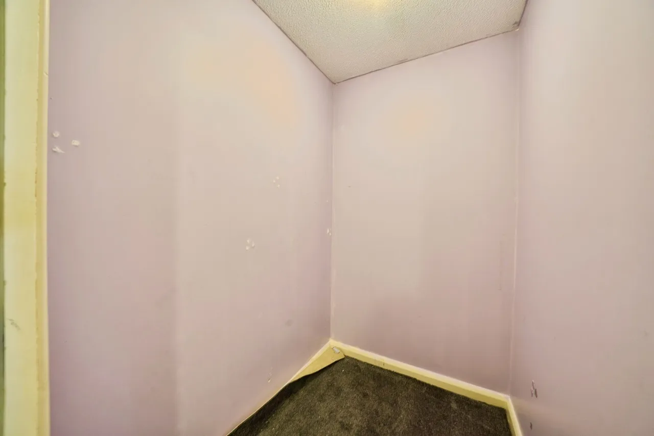 Neville Close, London, E11, photo 14