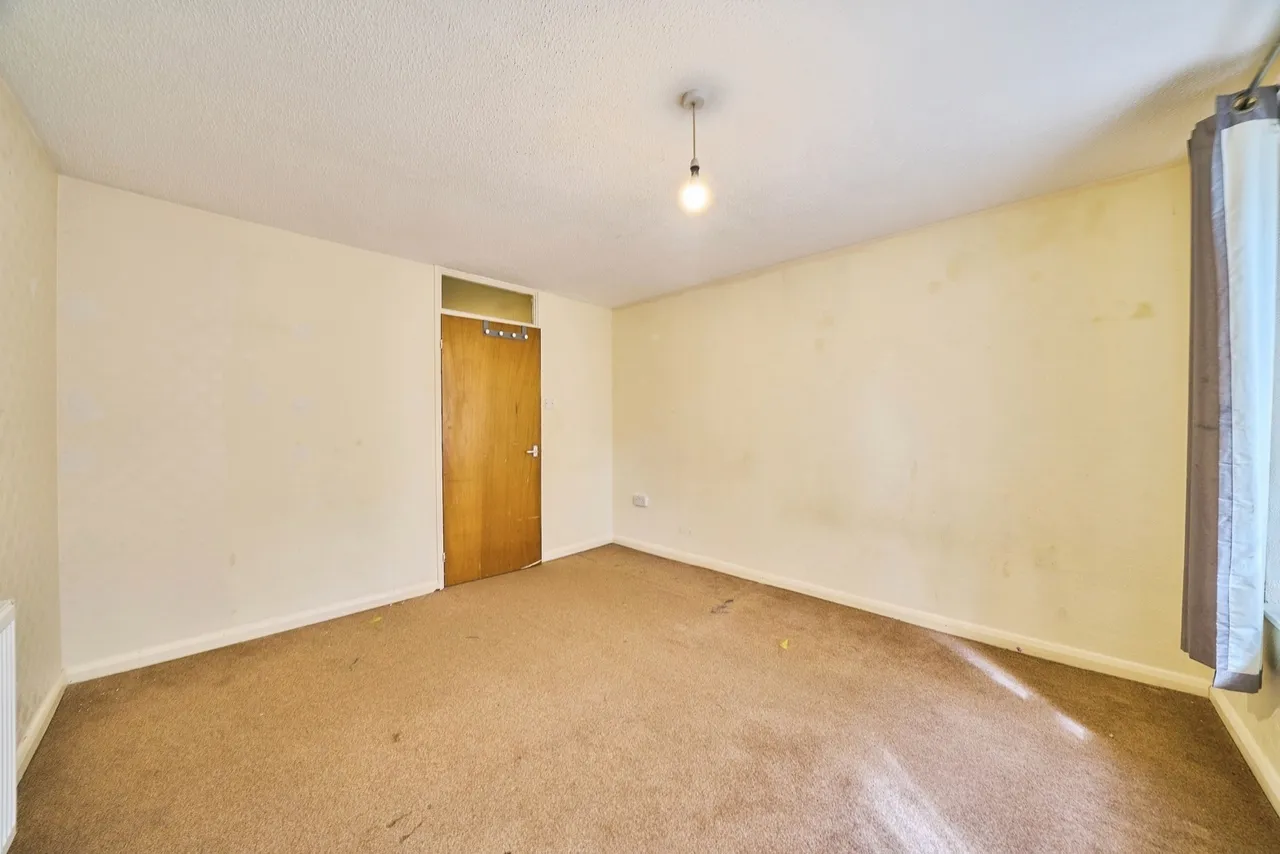 Neville Close, London, E11, photo 15