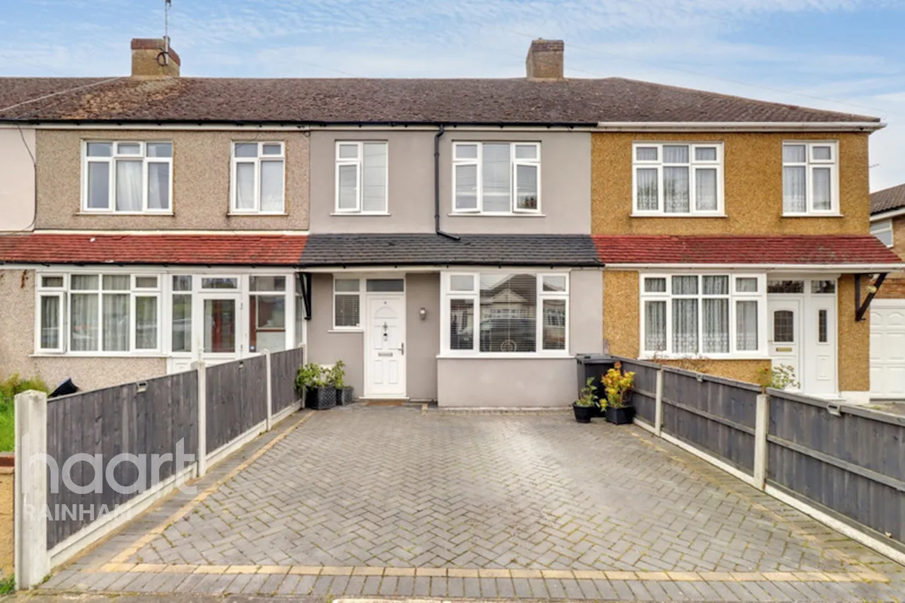 3 bed house for sale, Lake Avenue, Rainham, RM13