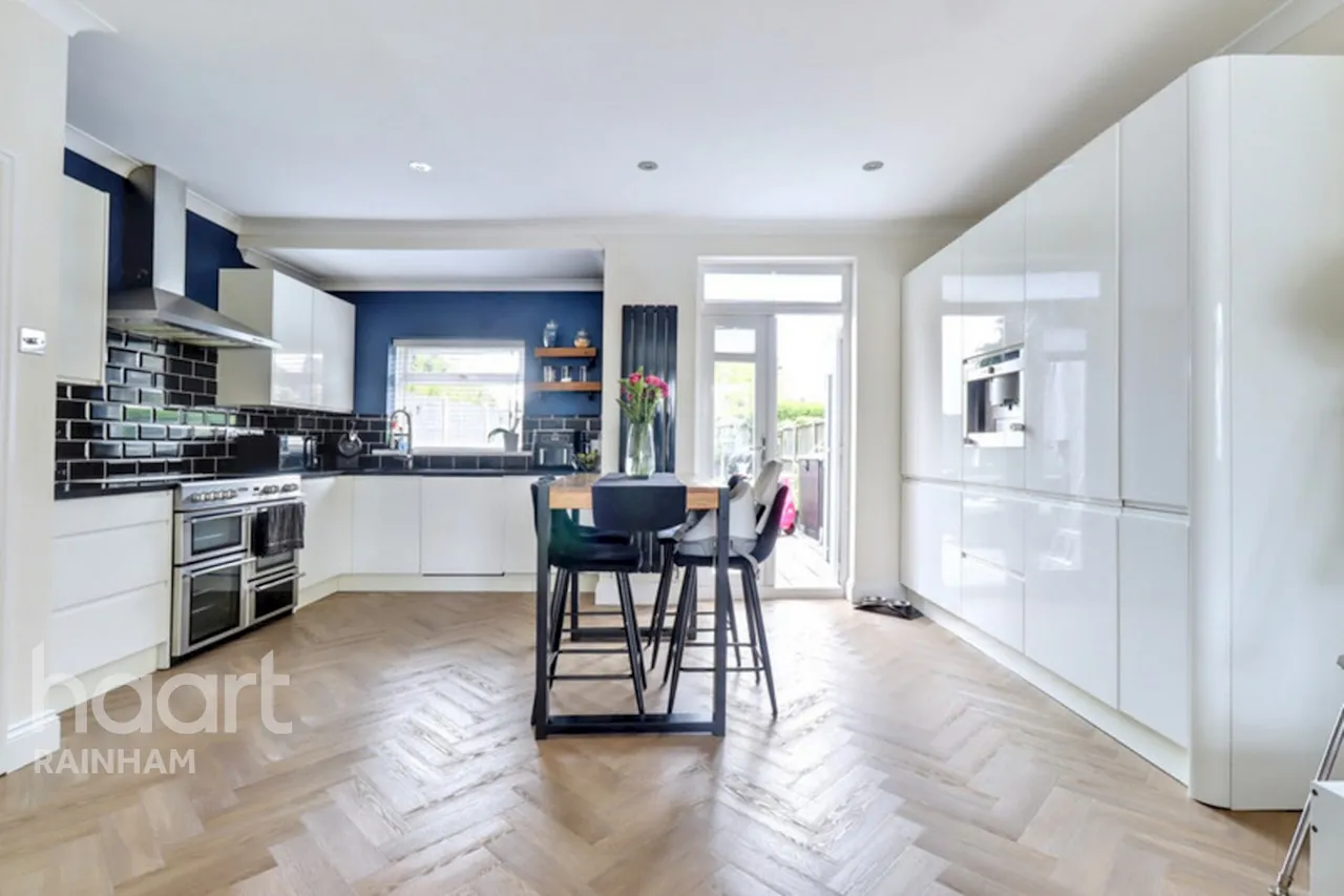 Lake Avenue, Rainham, RM13, photo 6