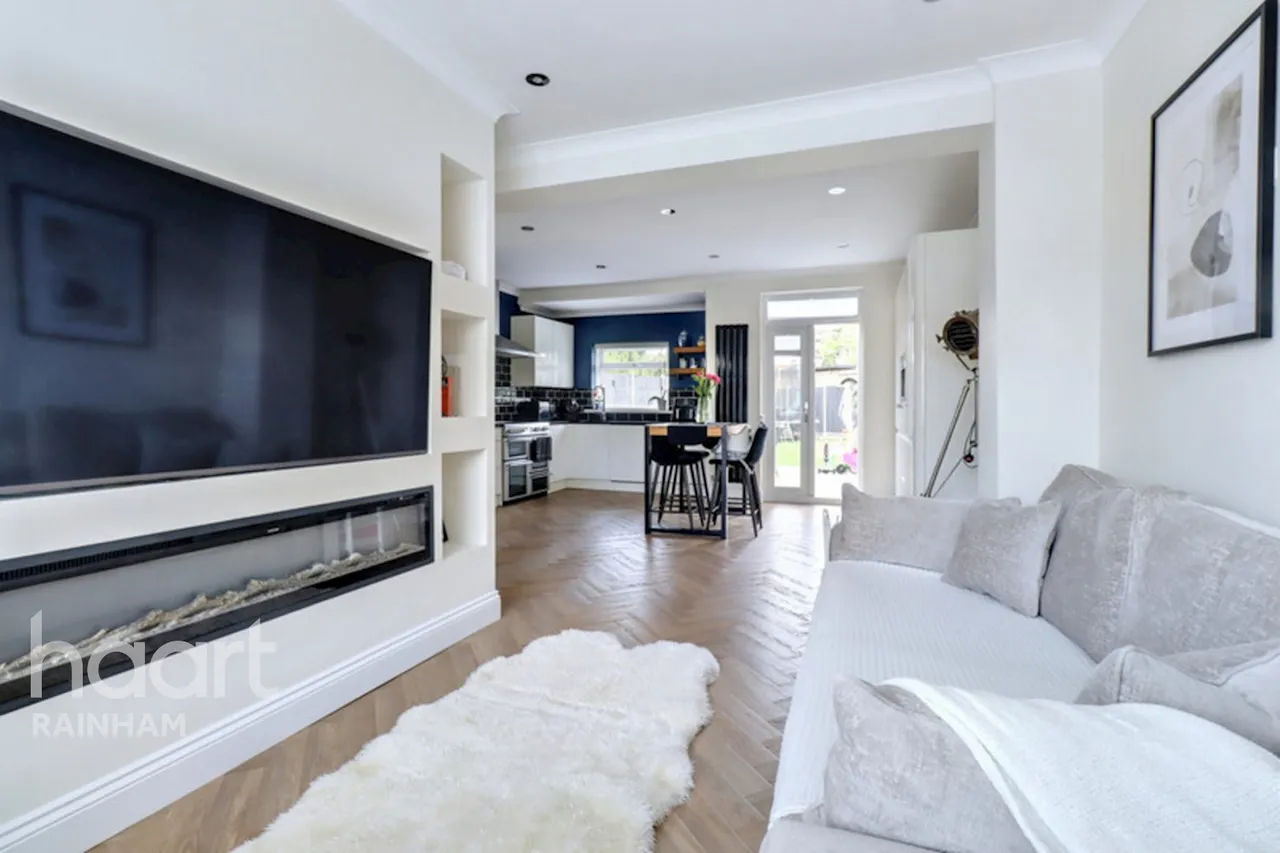Lake Avenue, Rainham, RM13, photo 9