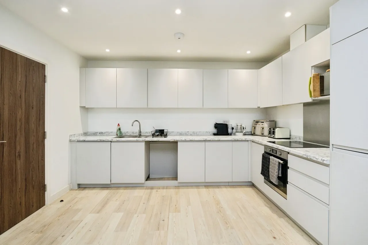 Jupp Road West, London, E15, photo 6