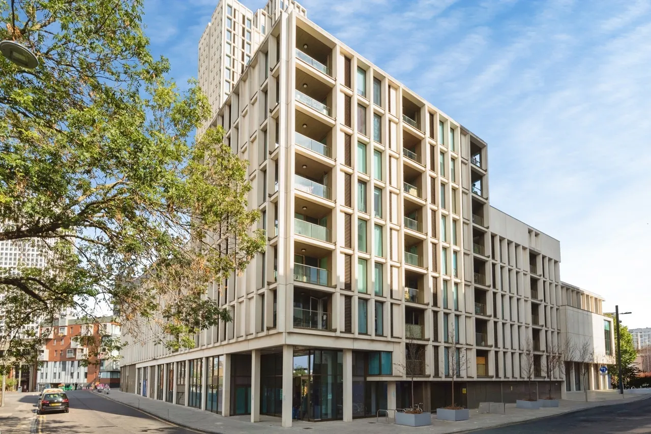 2 bed flat for sale, Jupp Road West, London, E15