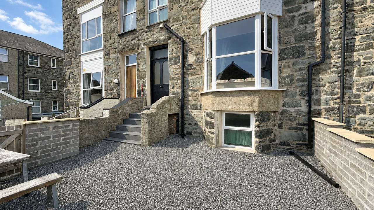 Glasfor Terrace, Barmouth, LL42, photo 19