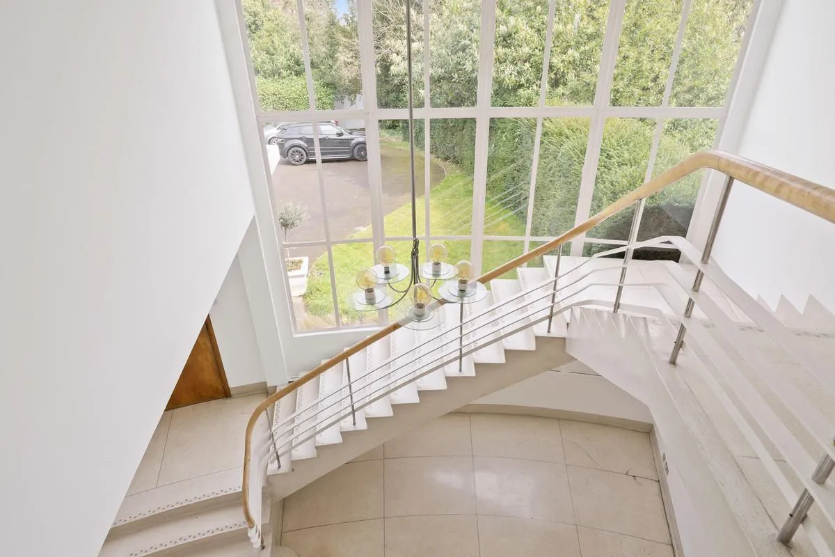 St. Anns Hill Road, Chertsey, KT16, photo 3
