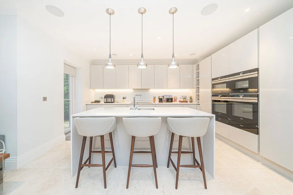 Old Avenue, Weybridge, KT13, photo 3