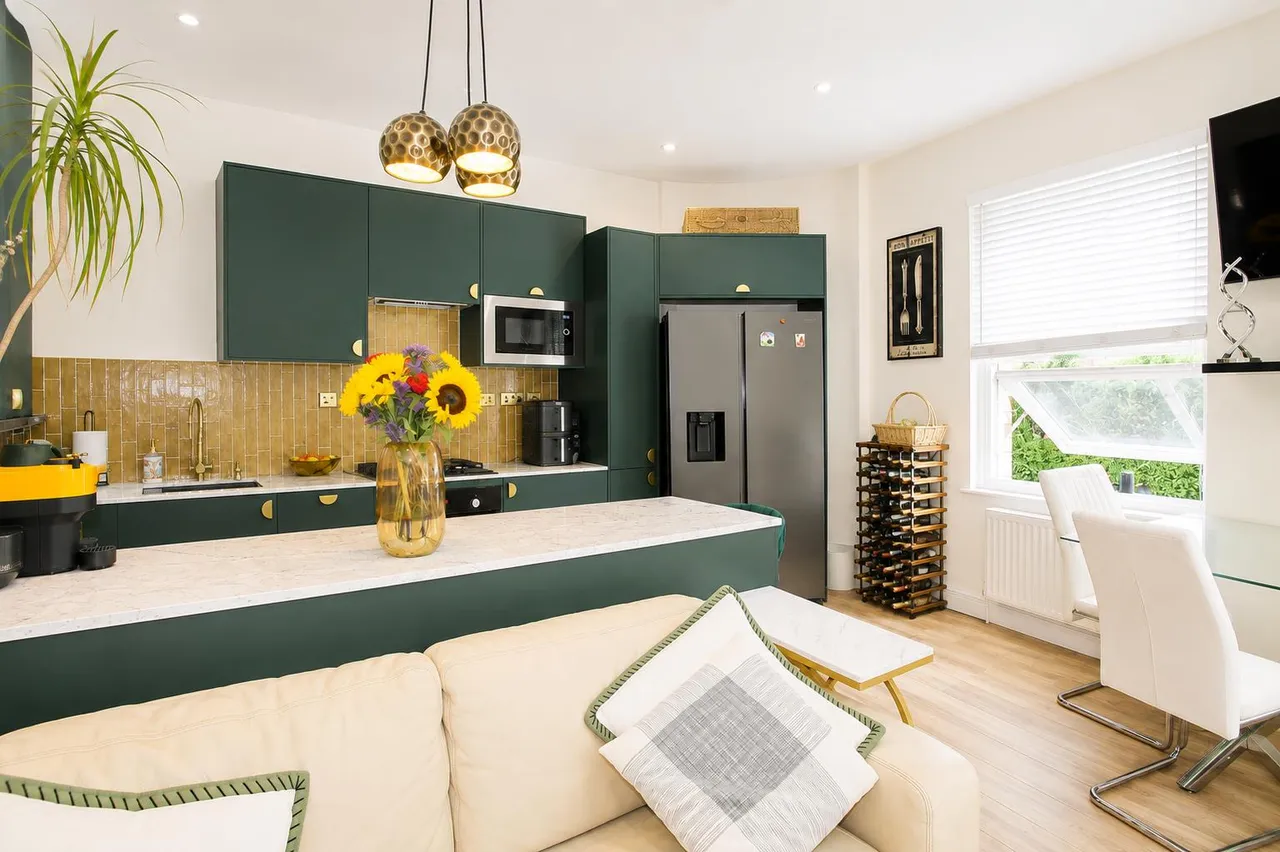 Roehampton Lane, London, SW15, photo 10