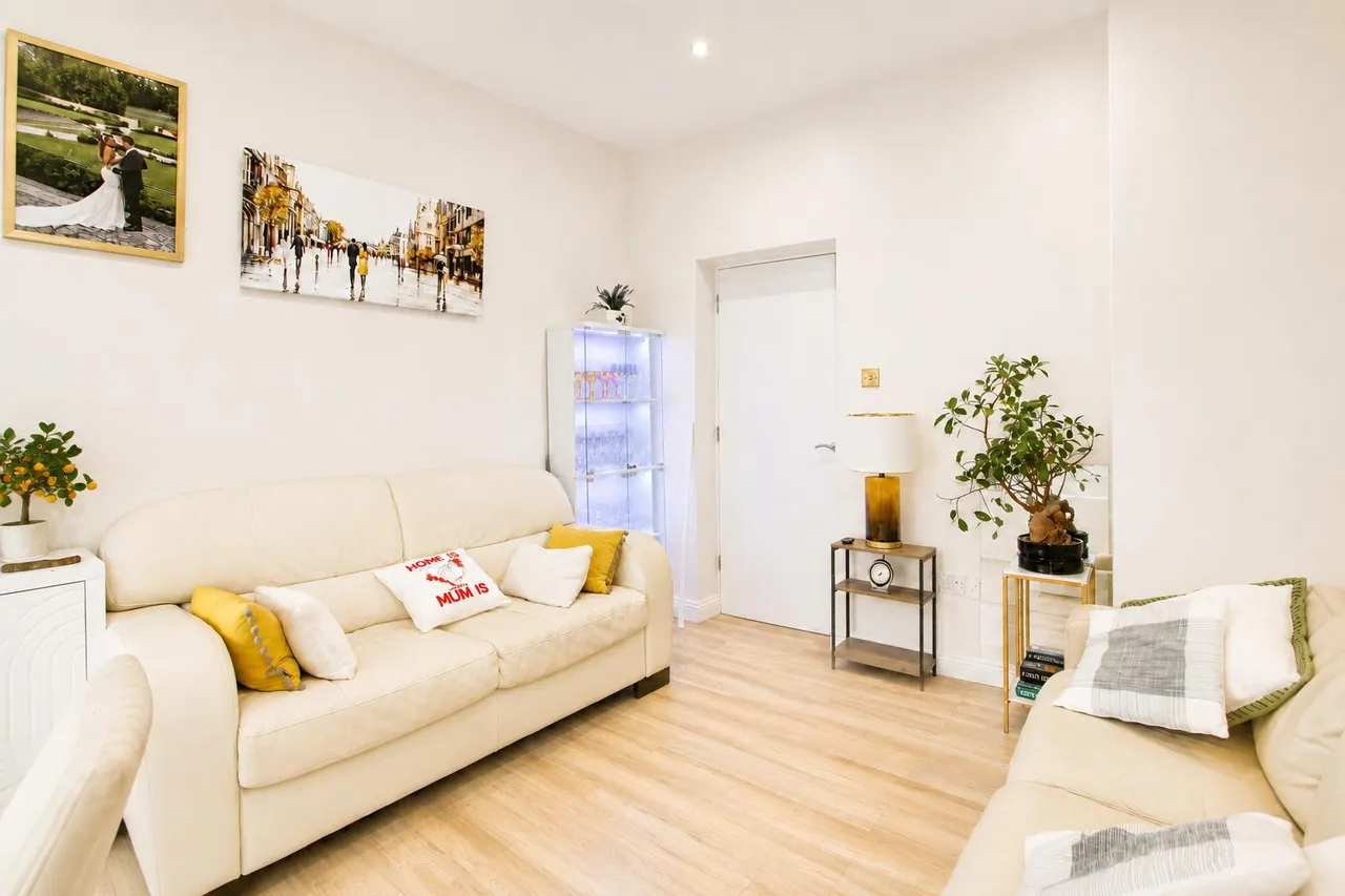 Roehampton Lane, London, SW15, photo 9