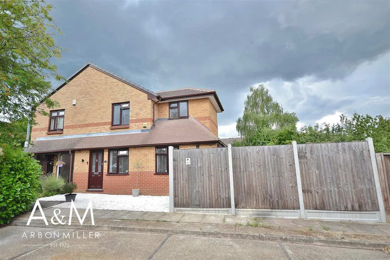 Bernards Close, Hainault, IG6, photo 2