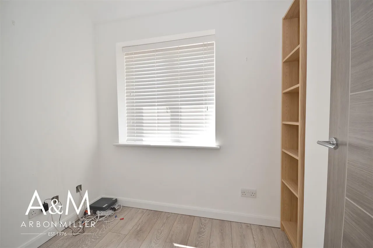 Bernards Close, Hainault, IG6, photo 10