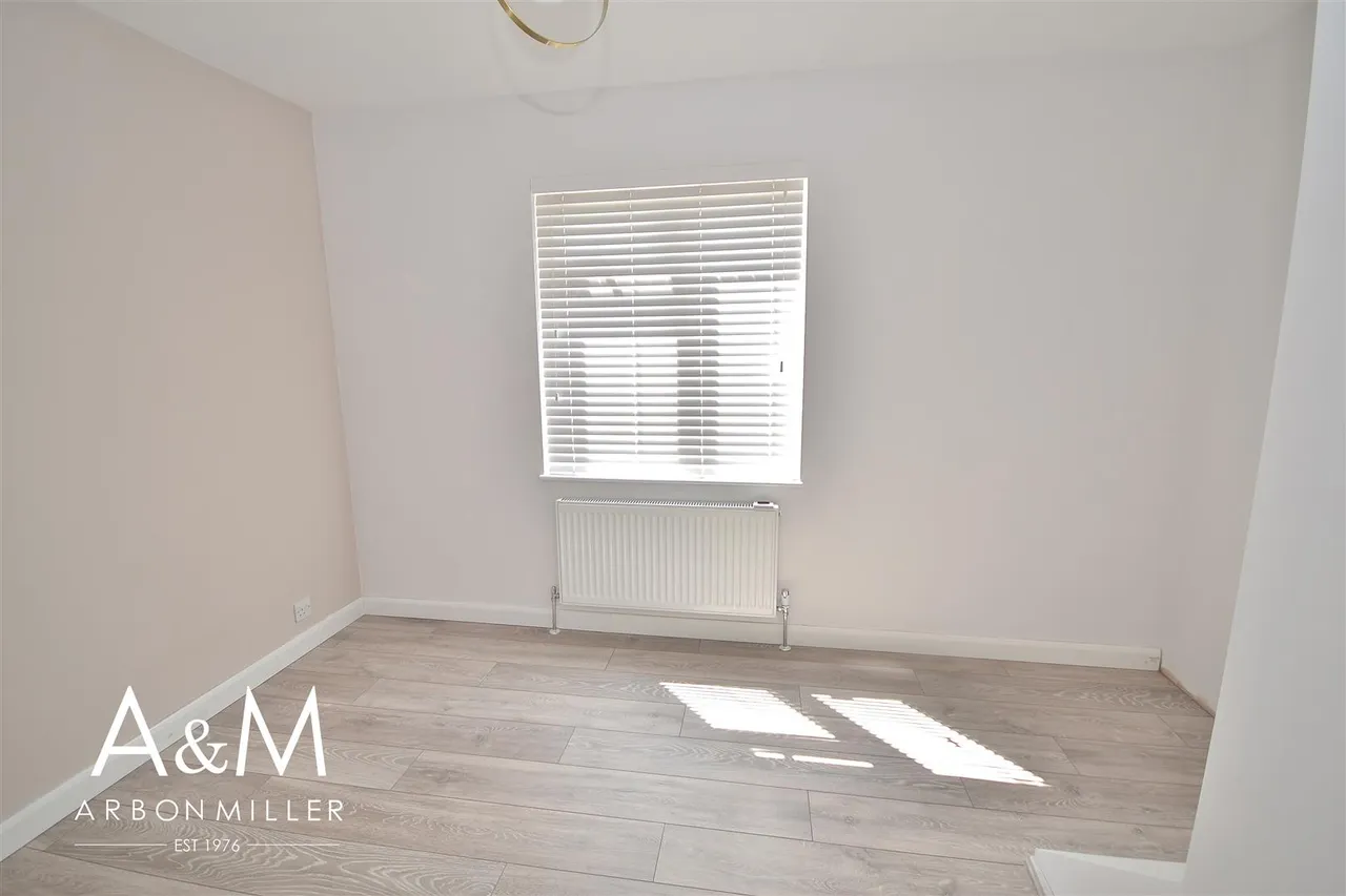 Bernards Close, Hainault, IG6, photo 11