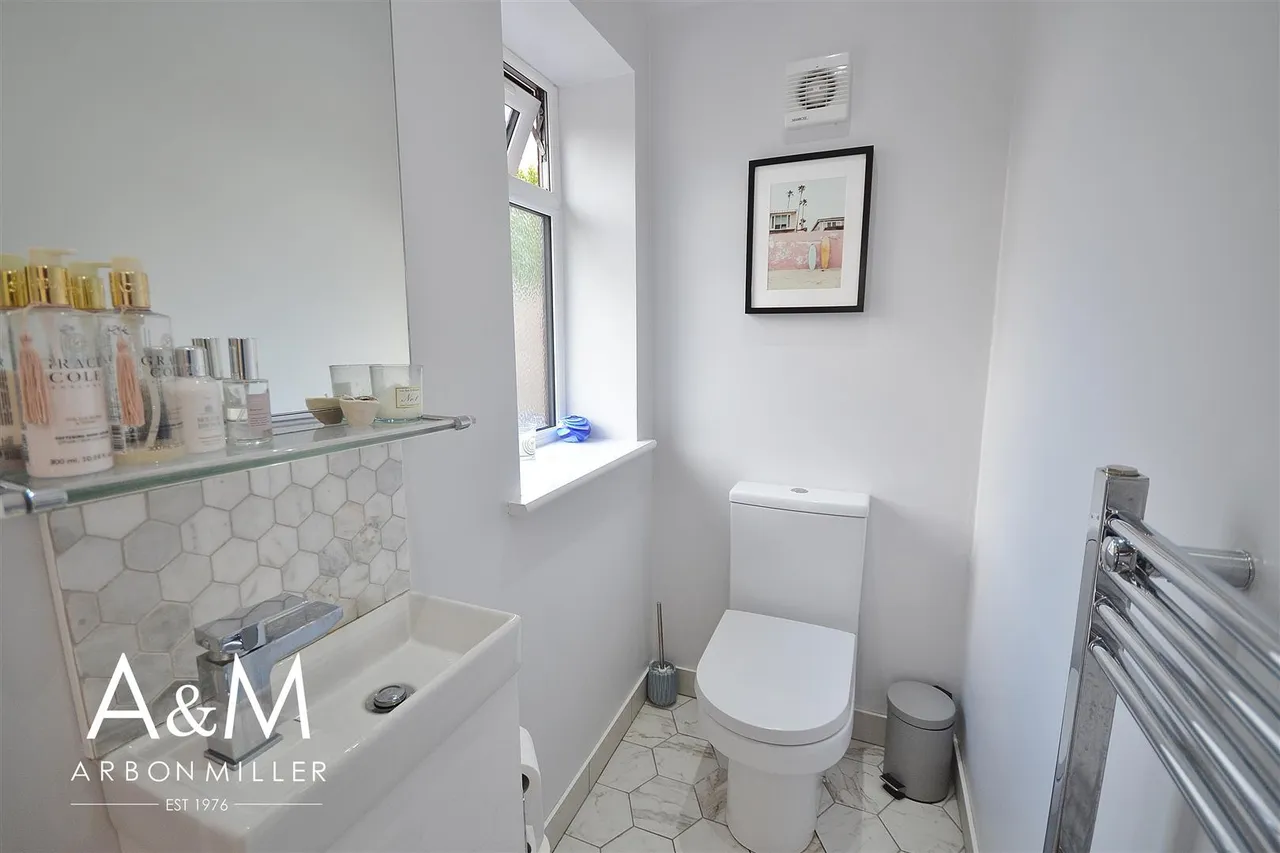 Bernards Close, Hainault, IG6, photo 9
