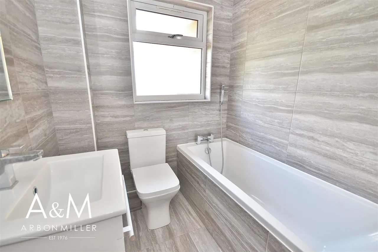 Bernards Close, Hainault, IG6, photo 6