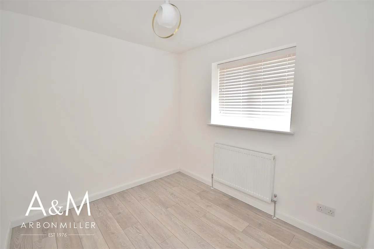 Bernards Close, Hainault, IG6, photo 12