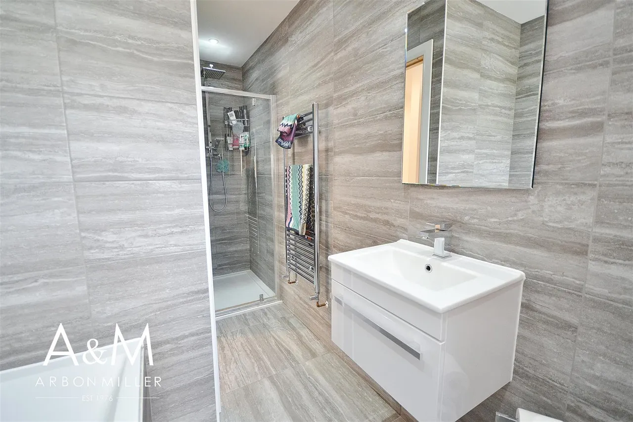 Bernards Close, Hainault, IG6, photo 14
