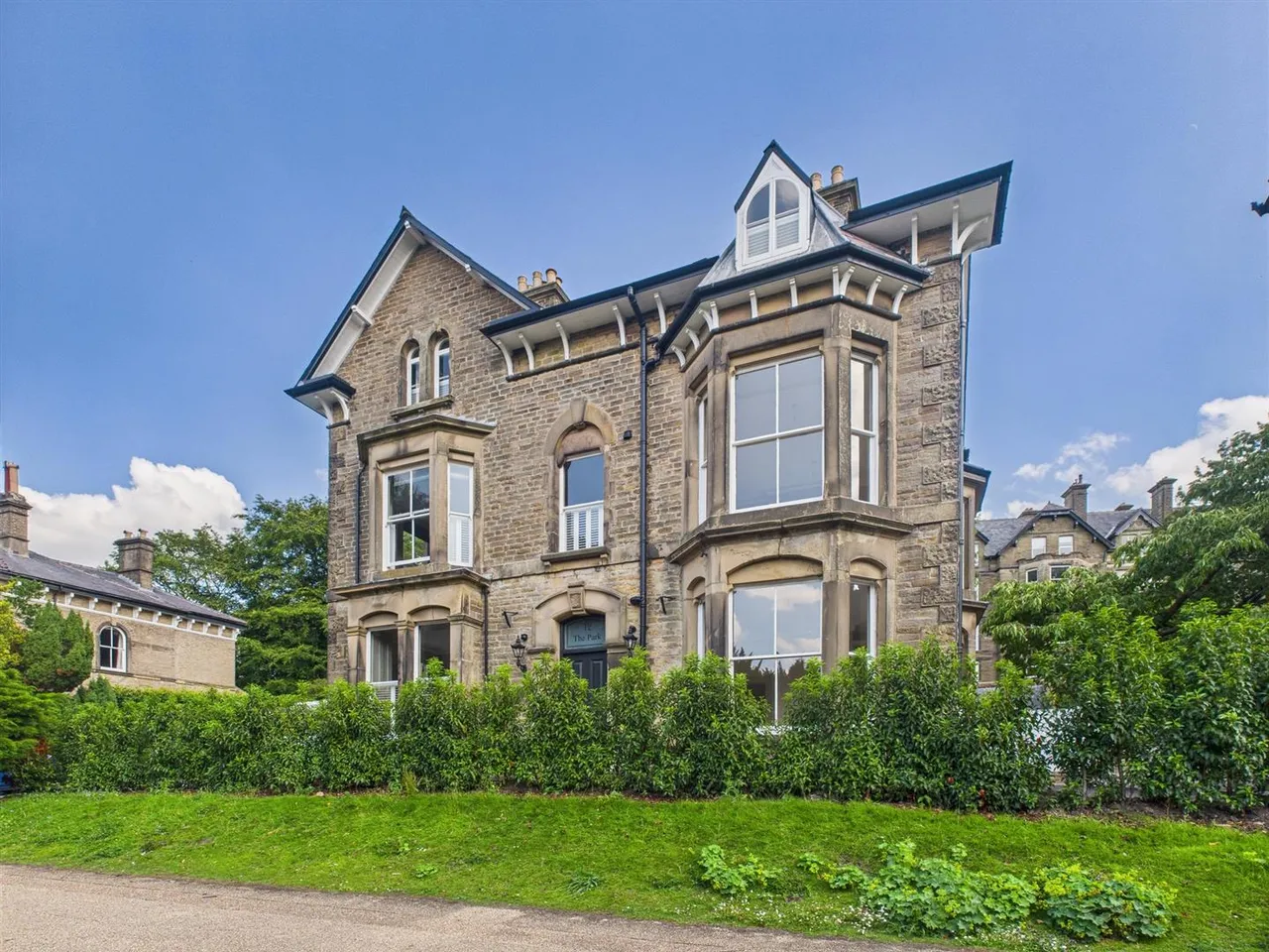 2 bed flat for sale, Broad Walk, Buxton