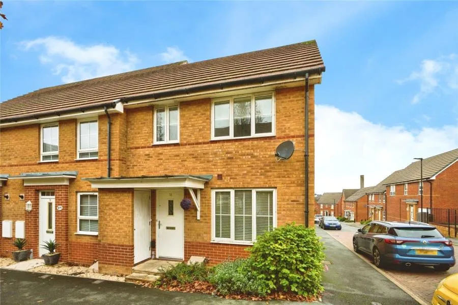2 bed house for sale, Captains Parade, East Cowes, PO32