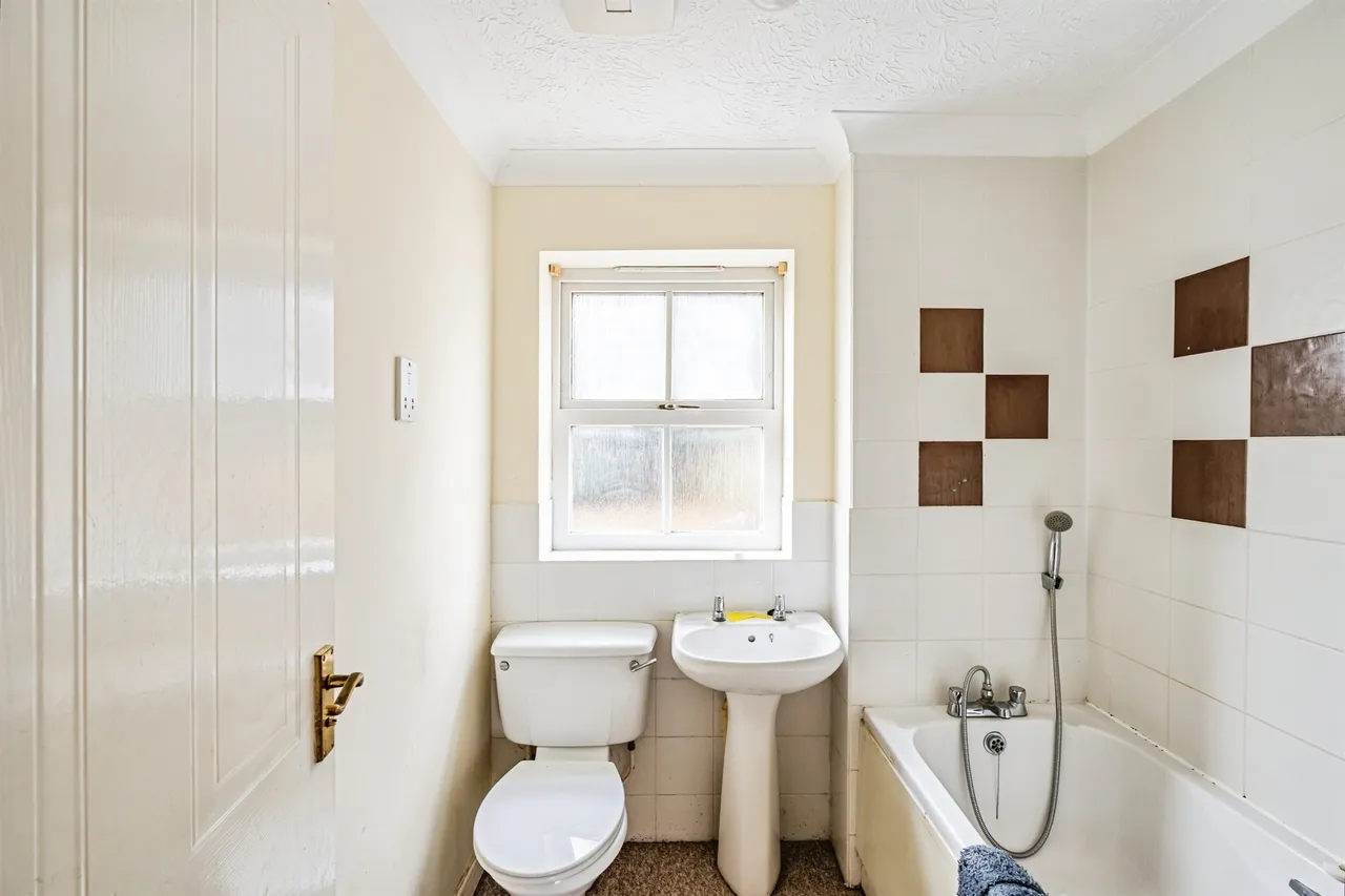 Beechfield Close, Stone Cross, BN24, photo 13