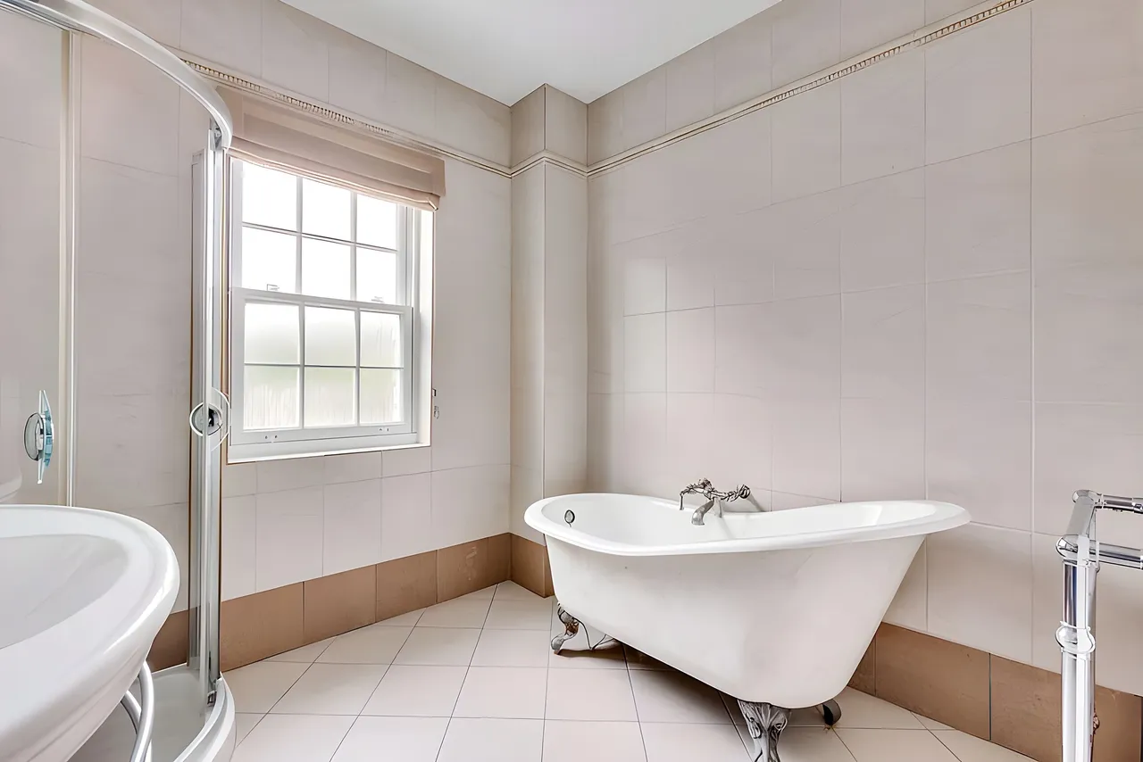 Kings Warren, Leatherhead, KT22, photo 11