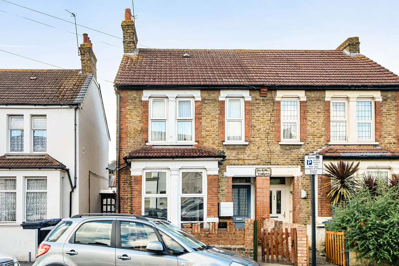 2 bed flat to rent — 30A Regina Road, Southall, UB2 5PL