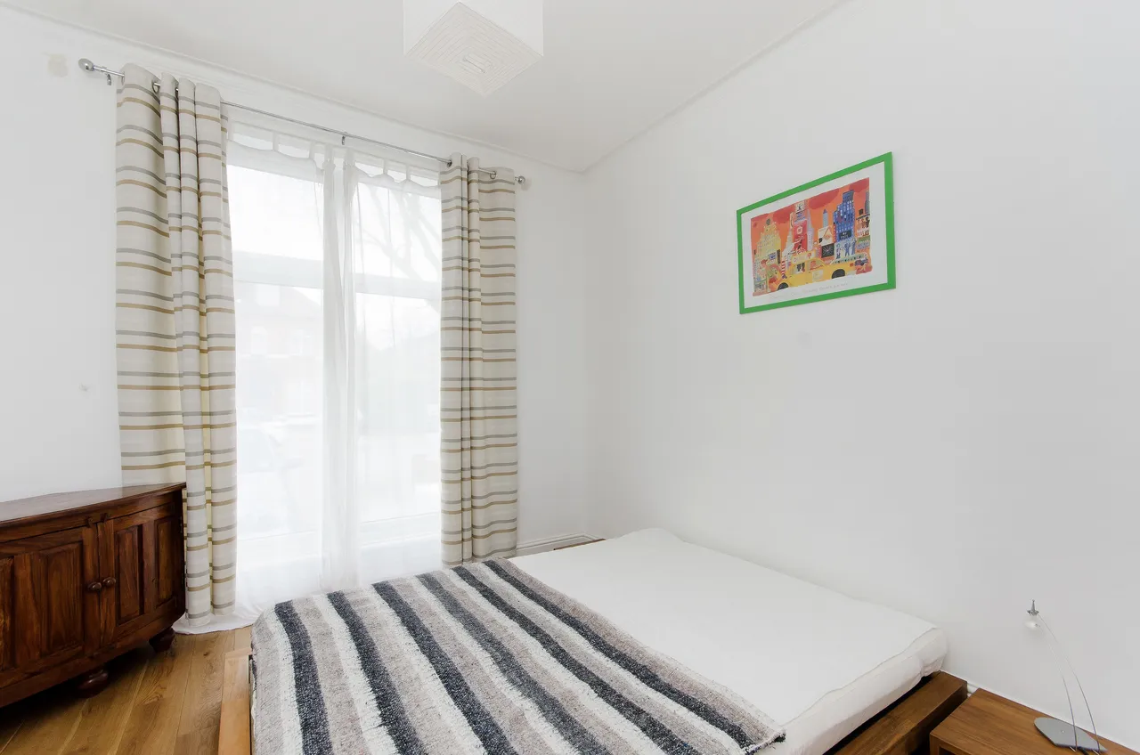 London, NW2, photo 3