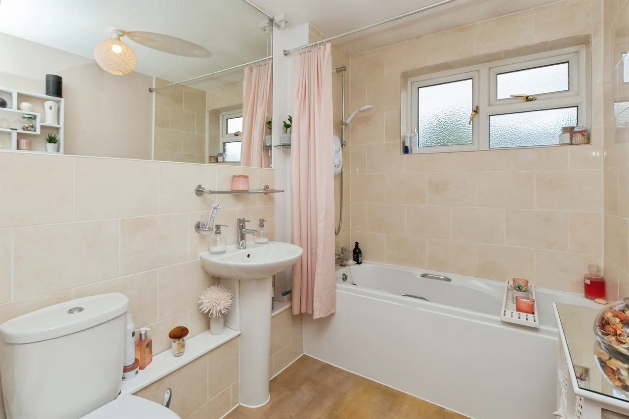 Cherwell Road, Aylesbury, HP21, photo 15