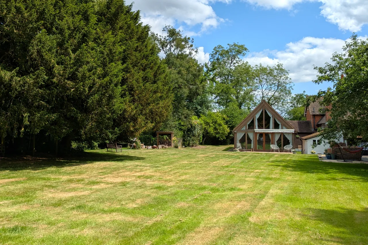 Rusper Road, Ifield, RH11, photo 4