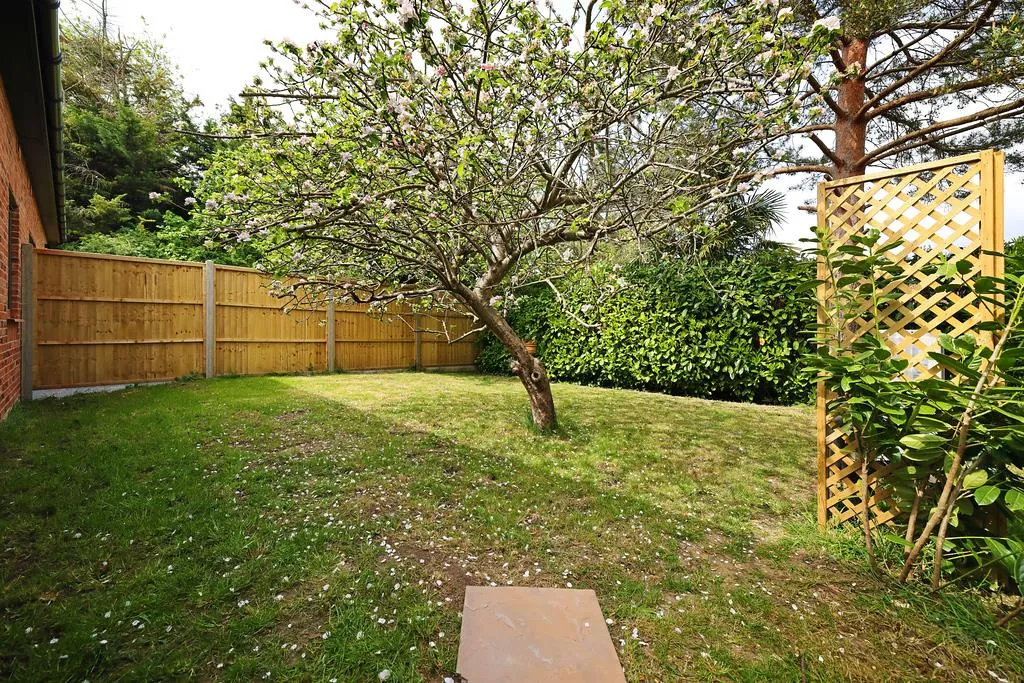 Kennel Close, Fetcham, KT22, photo 19