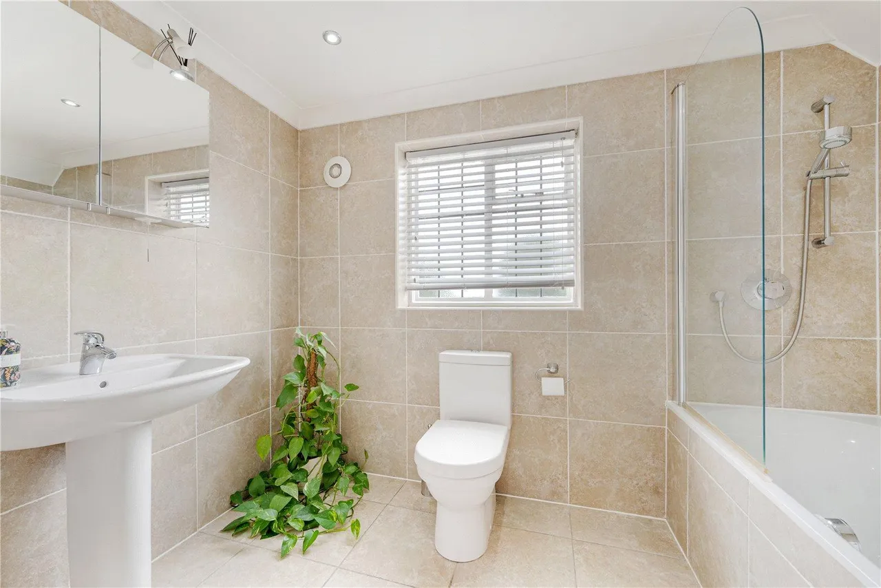 Chevet Lane, Wakefield, photo 16