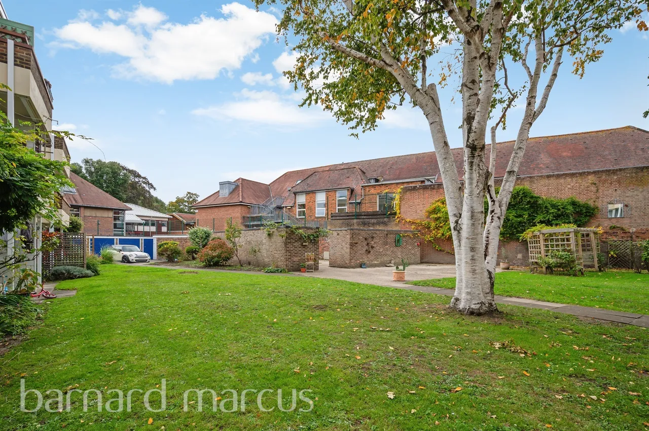 Clifton Road, London, SW19, photo 3