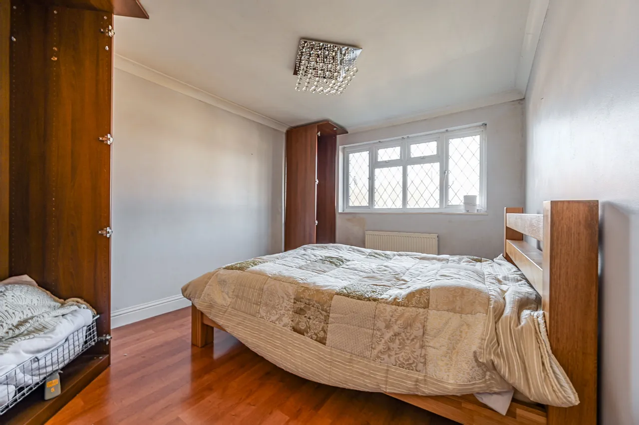 116 Longhill Road, London, photo 10