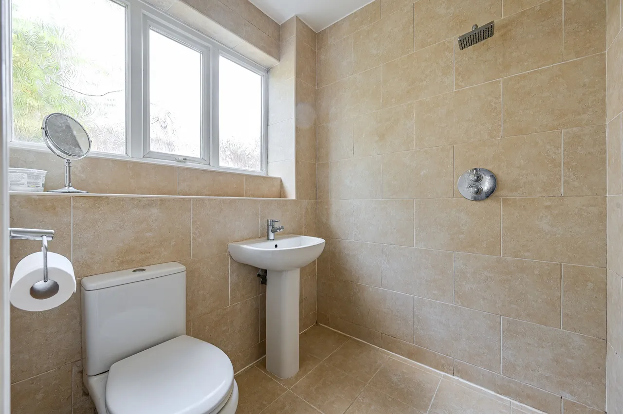 116 Longhill Road, London, photo 8